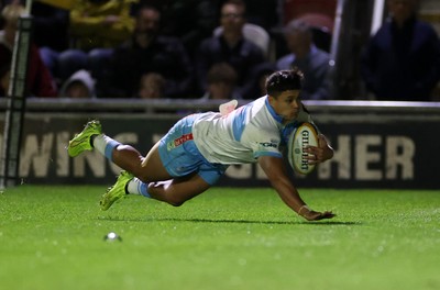 170426 - Dragons v Vodacom Bulls - United Rugby Championship - Devon Williams of Bulls scores a try