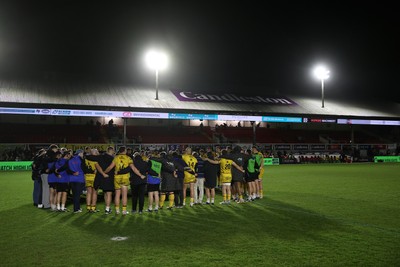 170426 - Dragons v Vodacom Bulls - United Rugby Championship - Dragons team huddle
