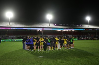 170426 - Dragons v Vodacom Bulls - United Rugby Championship - Dragons team huddle