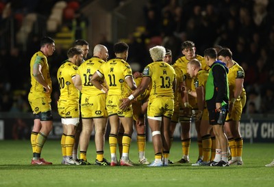 170426 - Dragons v Vodacom Bulls - United Rugby Championship - Dragons gather during the game