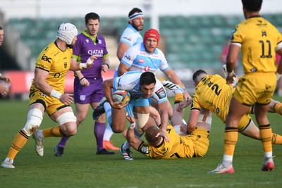 170426 - Dragons RFC v Vodacom Bulls - United Rugby Championship - Harold Vorster of Bulls is challenged by Harry Beddall of Dragons
