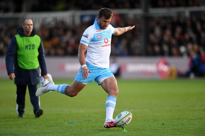170426 - Dragons RFC v Vodacom Bulls - United Rugby Championship - Handre Pollard of Bulls kicks the conversion
