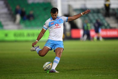 170426 - Dragons RFC v Vodacom Bulls - United Rugby Championship - Handre Pollard of Bulls kicks the conversion
