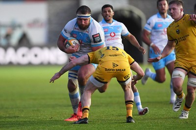 170426 - Dragons RFC v Vodacom Bulls - United Rugby Championship - Gerhard Steenekamp of Bulls is challenged by Cai Evans of Dragons