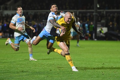 170426 - Dragons RFC v Vodacom Bulls - United Rugby Championship - Jared Rosser of Dragons runs in to score a try that is later disallowed 