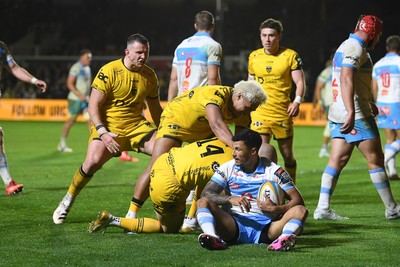 170426 - Dragons RFC v Vodacom Bulls - United Rugby Championship - Jared Rosser of Dragons runs in to score a try that is later disallowed 