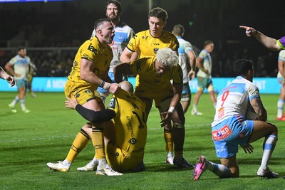 170426 - Dragons RFC v Vodacom Bulls - United Rugby Championship - Jared Rosser of Dragons runs in to score a try that is later disallowed 