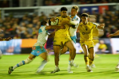 170426 - Dragons RFC v Vodacom Bulls - United Rugby Championship - Fetuli Paea of Dragons is challenged by David Kriel of Bulls