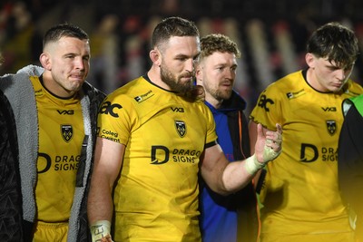 170426 - Dragons RFC v Vodacom Bulls - United Rugby Championship - Harri Keddie of Dragons leads his sides huddle at full time