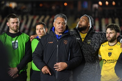 170426 - Dragons RFC v Vodacom Bulls - United Rugby Championship - Dragons head coach, Filo Tiatia leads his sides huddle at full time