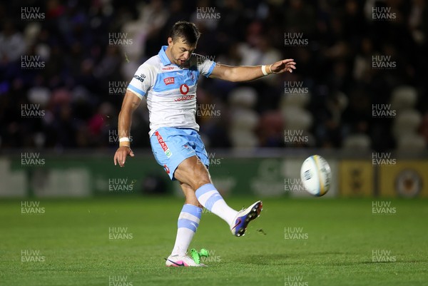 170426 - Dragons v Vodacom Bulls - United Rugby Championship - Handre Pollard of Bulls kicks the conversion