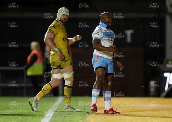 170426 - Dragons v Vodacom Bulls - United Rugby Championship - Sergeal Petersen of Bulls celebrates scoring a try