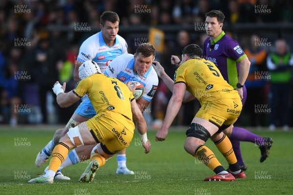 170426 - Dragons RFC v Vodacom Bulls - United Rugby Championship - Cobus Wiese of Bulls is challenged by Seb Davies of Dragons