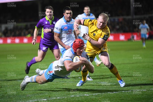 170426 - Dragons RFC v Vodacom Bulls - United Rugby Championship - Johan Grobbelaar of Bulls dives over to score a try