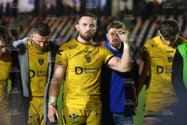 170426 - Dragons RFC v Vodacom Bulls - United Rugby Championship - Harri Keddie of Dragons leads his sides huddle at full time
