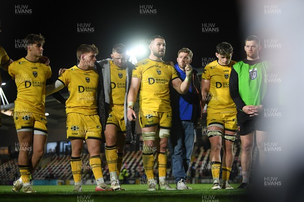 170426 - Dragons RFC v Vodacom Bulls - United Rugby Championship - Harri Keddie of Dragons leads his sides huddle at full time
