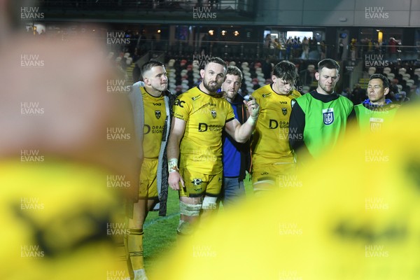 170426 - Dragons RFC v Vodacom Bulls - United Rugby Championship - Harri Keddie of Dragons leads his sides huddle at full time
