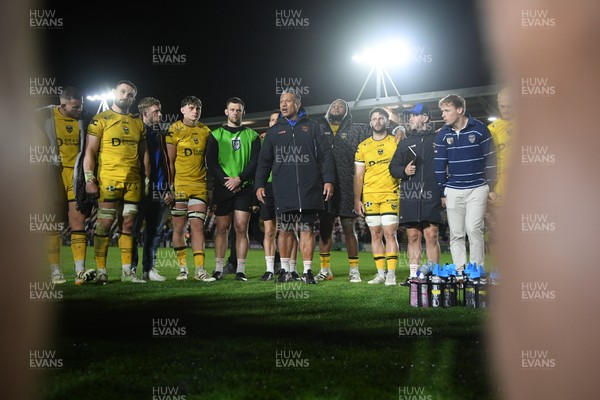 170426 - Dragons RFC v Vodacom Bulls - United Rugby Championship - Dragons head coach, Filo Tiatia leads his sides huddle at full time