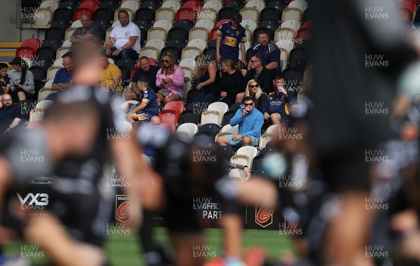 190921 - Dragons Rugby Kit Launch - Fans watch the training
