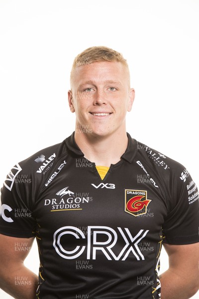 200921 - Dragons Rugby Squad - Ben Fry