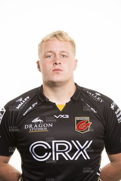 200921 - Dragons Rugby Squad - Harry Fry