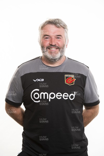 200921 - Dragons Rugby Squad - Mefin Davies
