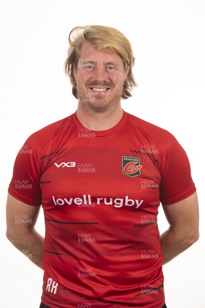 290920 - Dragons Rugby Squad - Simon Cross