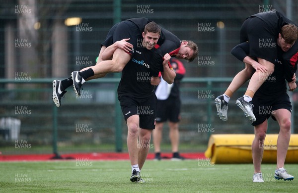 050219 - Dragons Rugby train with the Welsh Guards - Huw Taylor Lewis Evans