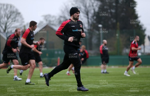 050219 - Dragons Rugby train with the Welsh Guards - Jordan Williams