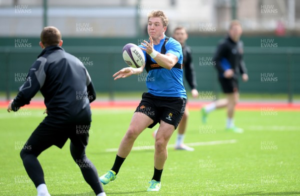 010415 - Newport-Gwent Dragons Rugby Training -Tyler Morgan during training