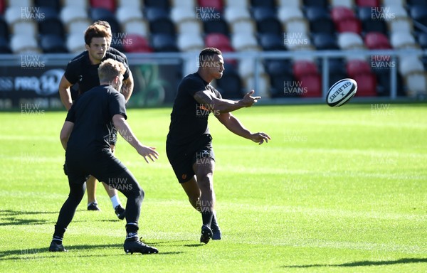 010917 - Dragons Rugby Training - Ashton Hewitt during training