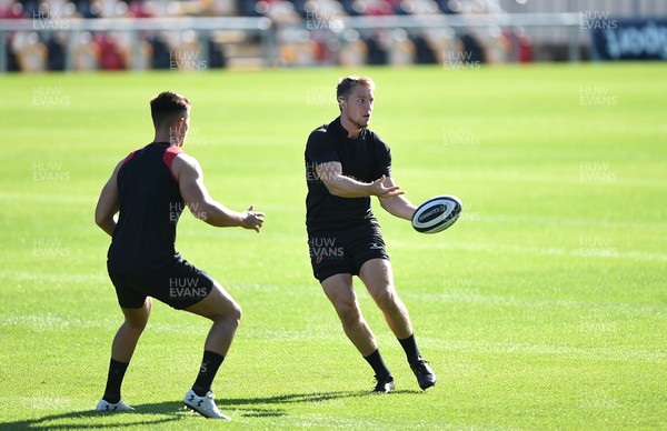 010917 - Dragons Rugby Training - Tyler Morgan during training