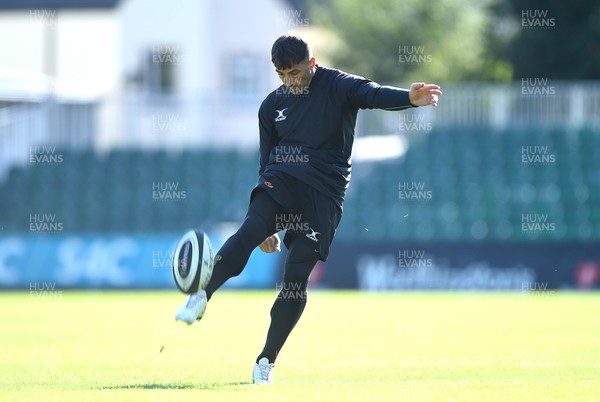 010917 - Dragons Rugby Training - Gavin Henson during training