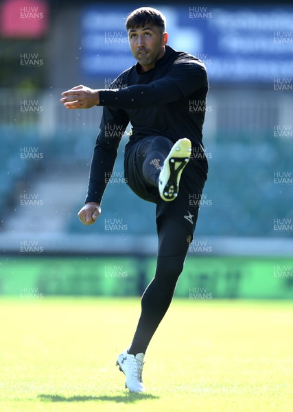 010917 - Dragons Rugby Training - Gavin Henson during training