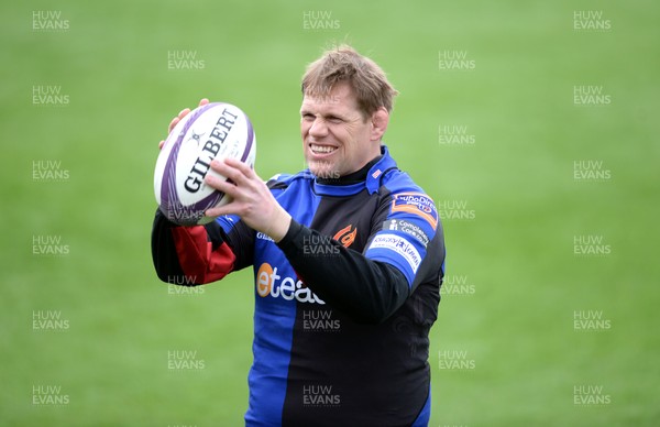 030415 - Newport-Gwent Dragons Rugby Training -T Rhys Thomas during training