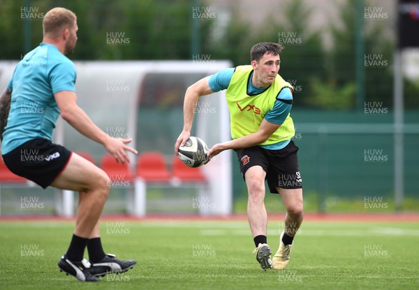 070621 - Dragons Rugby Training - Sam Davies during training