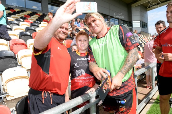 070818 - Dragons Rugby Training - Richard Hibbard meets fans after training