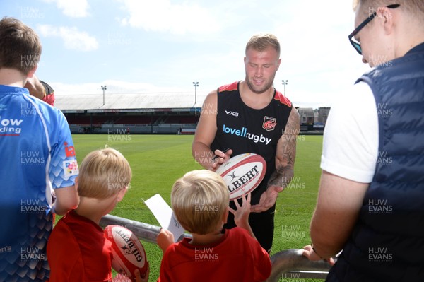 070818 - Dragons Rugby Training - Ross Moriarty meets fans after training