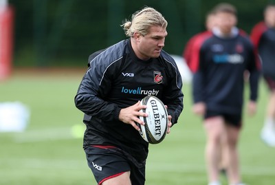 081019 - Dragons Rugby Training - Richard Hubbard during training