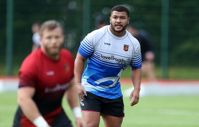 081019 - Dragons Rugby Training - Leon Brown during training