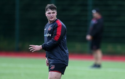 081019 - Dragons Rugby Training - Tom Hoppe during training