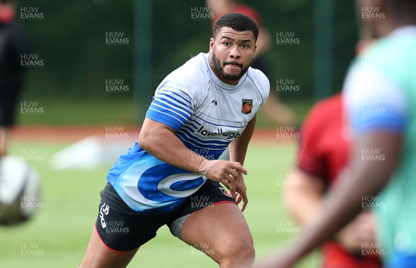 081019 - Dragons Rugby Training - Leon Brown during training