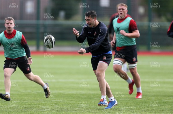 081019 - Dragons Rugby Training - Sam Davies during training