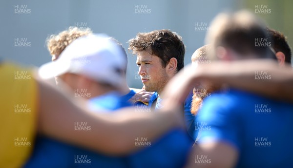 150415 - Newport-Gwent Dragons Rugby Training -James Benjamin during training