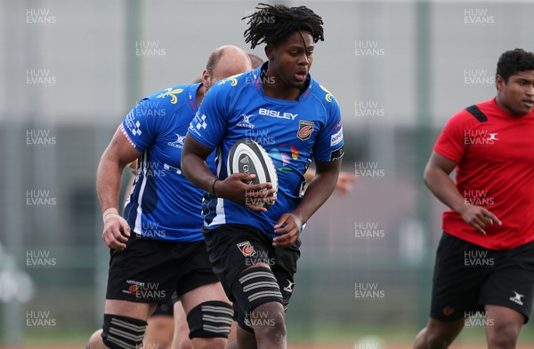 190917 - Dragons Rugby Training - Max Williams during training