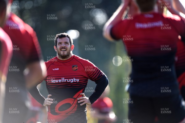 251018 - Dragons Rugby Training - Aaron Jarvis during training