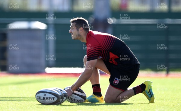 251018 - Dragons Rugby Training - Jason Tovey during training