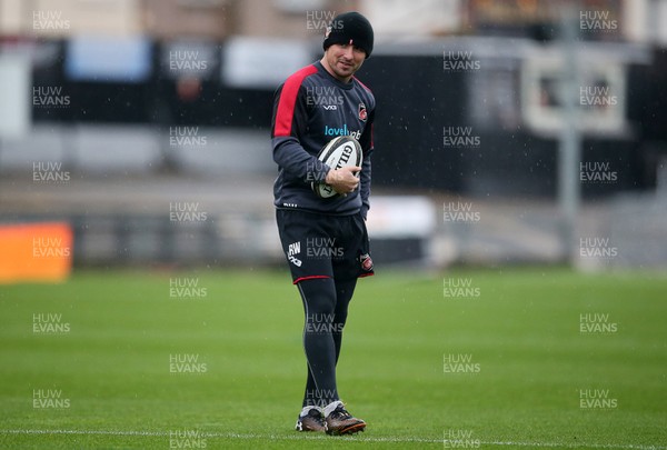 251019 - Dragons Rugby Training - Rhodri Williams during training