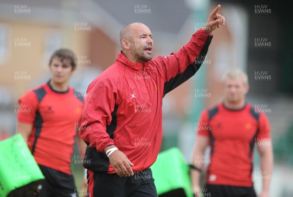 310712 - Newport-Gwent Dragons Rugby Training -Dragons assistant coach Rob Appleyard during training