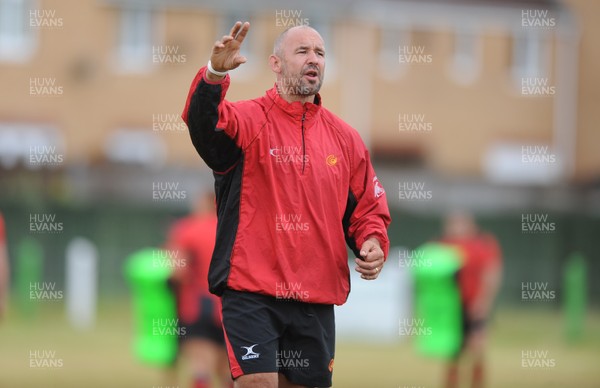 310712 - Newport-Gwent Dragons Rugby Training -Dragons assistant coach Rob Appleyard during training